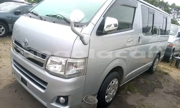 Comprar Usado Toyota HiAce Outro Caminhão em Luanda em Luanda Province Comprar Usado Toyota HiAce Outro Caminhão em Luanda em Luanda Province