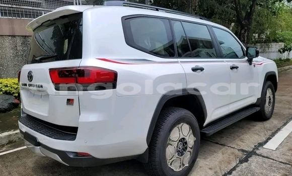 Buy Used Toyota Land Cruiser White Car in Luanda in Luanda Province Buy Used Toyota Land Cruiser White Car in Luanda in Luanda Province