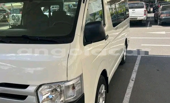 Buy Used Toyota Hiace White Car in Luanda in Luanda Province Buy Used Toyota Hiace White Car in Luanda in Luanda Province