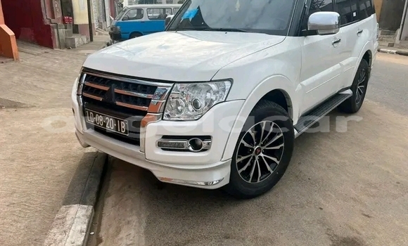 Comprar Usado Mitsubishi Pajero Branco Carro em Luanda em Luanda Province
