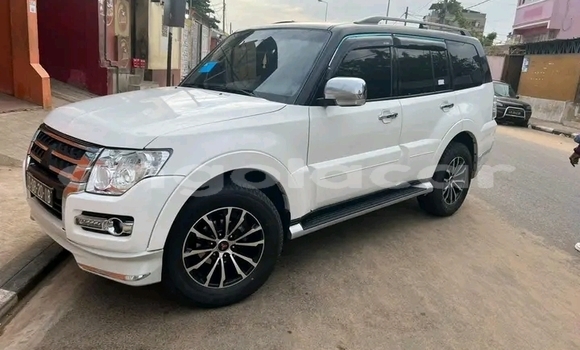 Buy Used Mitsubishi Pajero White Car in Luanda in Luanda Province Buy Used Mitsubishi Pajero White Car in Luanda in Luanda Province