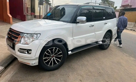 Buy Used Mitsubishi Pajero White Car in Luanda in Luanda Province Buy Used Mitsubishi Pajero White Car in Luanda in Luanda Province