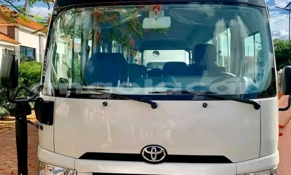 Comprar Usado Toyota Coaster Branco Carro em Luanda em Luanda Province