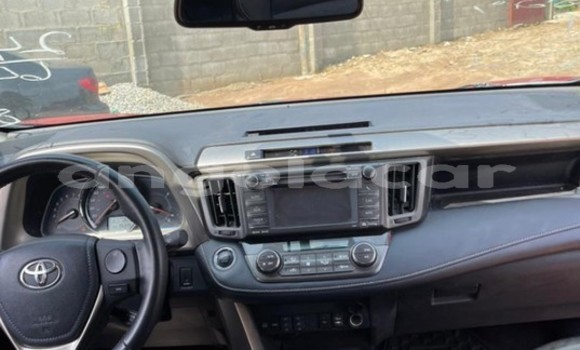 Comprar Usado Toyota RAV4 Vermelho Carro em Luanda em Luanda Province Comprar Usado Toyota RAV4 Vermelho Carro em Luanda em Luanda Province