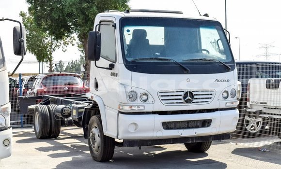 Buy Import Mercedes-Benz 190 White Car in Import - Dubai in Bengo Province Buy Import Mercedes-Benz 190 White Car in Import - Dubai in Bengo Province