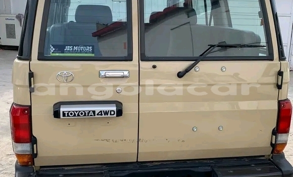 Buy Used Toyota Land Cruiser Silver Car in Luanda in Luanda Province Buy Used Toyota Land Cruiser Silver Car in Luanda in Luanda Province