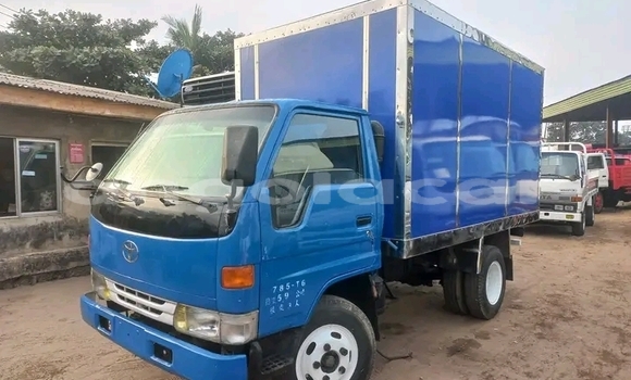 Buy Used Toyota Dyna Blue Car in Luanda in Luanda Province