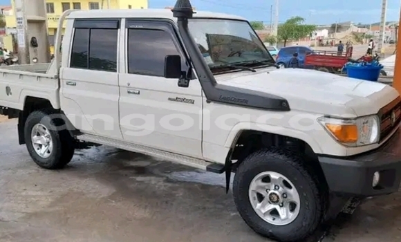 Buy Used Toyota Land Cruiser White Car in Luanda in Luanda Province Buy Used Toyota Land Cruiser White Car in Luanda in Luanda Province
