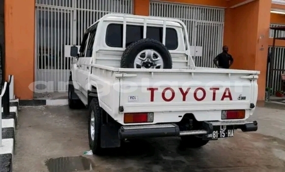 Acheter Occasion Voiture Toyota Land Cruiser Blanc à Luanda, Province de Luanda Acheter Occasion Voiture Toyota Land Cruiser Blanc à Luanda, Province de Luanda