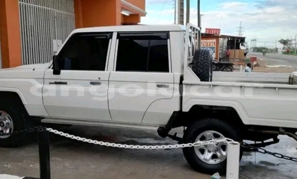 Acheter Occasion Voiture Toyota Land Cruiser Blanc à Luanda, Province de Luanda Acheter Occasion Voiture Toyota Land Cruiser Blanc à Luanda, Province de Luanda
