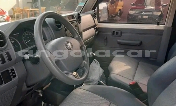 Acheter Occasion Voiture Toyota Land Cruiser Blanc à Luanda, Province de Luanda Acheter Occasion Voiture Toyota Land Cruiser Blanc à Luanda, Province de Luanda