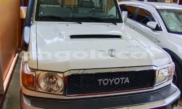 Comprar Usado Toyota Land Cruiser Branco Carro em Luanda em Luanda Province