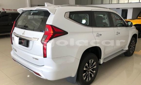 Buy Used Mitsubishi Outlander White Car in Luena in Moxico Buy Used Mitsubishi Outlander White Car in Luena in Moxico