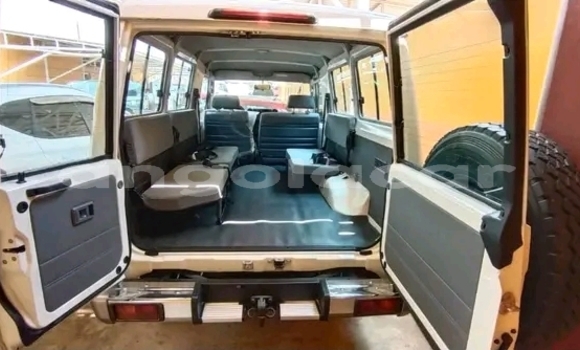 Buy Used Toyota Land Cruiser White Car in Luanda in Luanda Province Buy Used Toyota Land Cruiser White Car in Luanda in Luanda Province