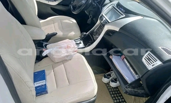 Buy Used Hyundai Elantra White Car in Luanda in Luanda Province Buy Used Hyundai Elantra White Car in Luanda in Luanda Province