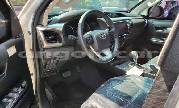 Comprar Usado Toyota Hilux Branco Carro em Luena em Moxico Comprar Usado Toyota Hilux Branco Carro em Luena em Moxico