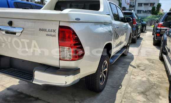 Comprar Usado Toyota Hilux Branco Carro em Luena em Moxico Comprar Usado Toyota Hilux Branco Carro em Luena em Moxico