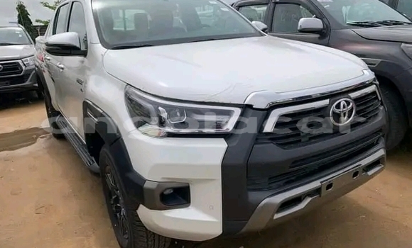 Comprar Usado Toyota Hilux Surf Branco Carro em Luena em Moxico Comprar Usado Toyota Hilux Surf Branco Carro em Luena em Moxico