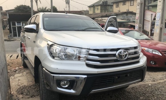 Comprar Usado Toyota Hilux Branco Carro em Luanda em Luanda Province