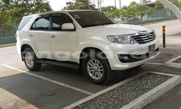 Buy Used Toyota Fortuner White Car in Luanda in Luanda Province Buy Used Toyota Fortuner White Car in Luanda in Luanda Province