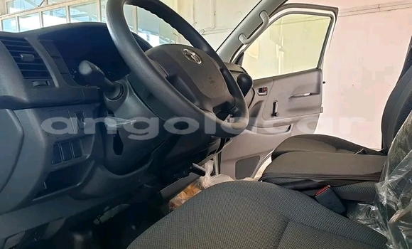 Buy Used Toyota Hiace White Car in Luanda in Luanda Province Buy Used Toyota Hiace White Car in Luanda in Luanda Province
