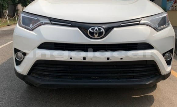 Buy Used Toyota RAV4 White Car in Luanda in Luanda Province