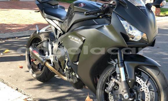 Comprar Usado Honda CBR 1000 RR Preto Moto em Benguela em Benguela Comprar Usado Honda CBR 1000 RR Preto Moto em Benguela em Benguela