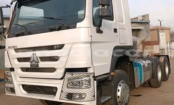 Acheter Occasion Utilitaire Hino ZS Blanc à Luanda, Province de Luanda Acheter Occasion Utilitaire Hino ZS Blanc à Luanda, Province de Luanda