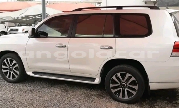 Buy Used Toyota Land Cruiser White Car in Luanda in Luanda Province Buy Used Toyota Land Cruiser White Car in Luanda in Luanda Province