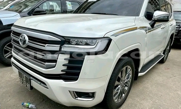 Comprar Usado Toyota Land Cruiser Branco Carro em Luanda em Luanda Province