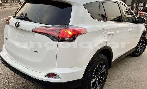 Acheter Occasion Voiture Toyota RAV4 Blanc à Luanda, Province de Luanda Acheter Occasion Voiture Toyota RAV4 Blanc à Luanda, Province de Luanda