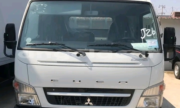 Acheter Occasion Voiture Toyota Century Blanc à Luanda, Province de Luanda Acheter Occasion Voiture Toyota Century Blanc à Luanda, Province de Luanda