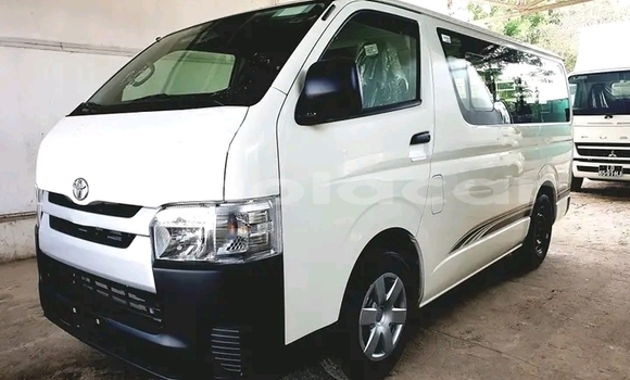 Comprar Usado Toyota Hiace Branco Carro em Luanda em Luanda Province Comprar Usado Toyota Hiace Branco Carro em Luanda em Luanda Province