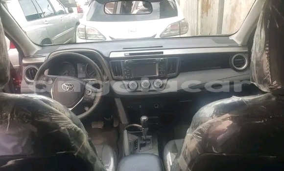 Comprar Usado Toyota RAV4 Vermelho Carro em Luanda em Luanda Province Comprar Usado Toyota RAV4 Vermelho Carro em Luanda em Luanda Province
