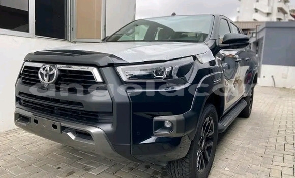 Buy Used Toyota Hilux Black Car in Luanda in Luanda Province