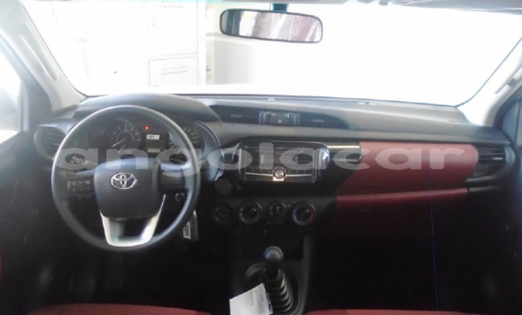 Comprar Usado Toyota Hilux Branco Carro em Luanda em Luanda Province Comprar Usado Toyota Hilux Branco Carro em Luanda em Luanda Province