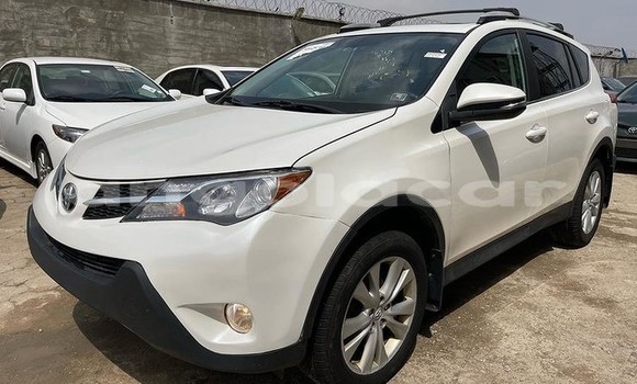 Comprar Usado Toyota RAV4 Branco Carro em Luanda em Luanda Province Comprar Usado Toyota RAV4 Branco Carro em Luanda em Luanda Province
