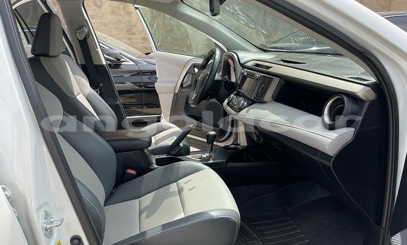 Comprar Usado Toyota RAV4 Branco Carro em Luanda em Luanda Province Comprar Usado Toyota RAV4 Branco Carro em Luanda em Luanda Province