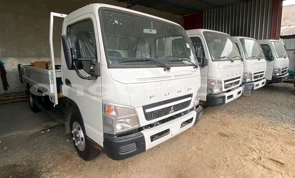 Comprar Usado Mitsubishi Colt Branco Carro em Lobito em Benguela Comprar Usado Mitsubishi Colt Branco Carro em Lobito em Benguela