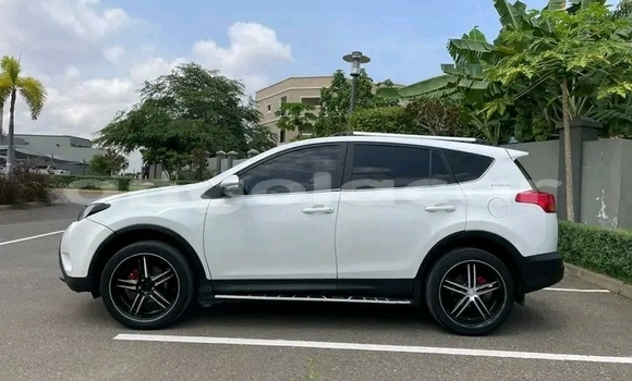 Buy Used Toyota RAV4 White Car in Luanda in Luanda Province Buy Used Toyota RAV4 White Car in Luanda in Luanda Province