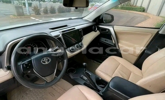 Comprar Usado Toyota RAV4 Branco Carro em Luanda em Luanda Province Comprar Usado Toyota RAV4 Branco Carro em Luanda em Luanda Province