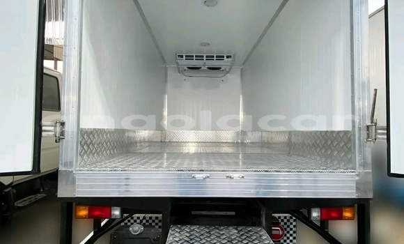 Buy Used Nissan Fuga White Car in Luanda in Luanda Province Buy Used Nissan Fuga White Car in Luanda in Luanda Province