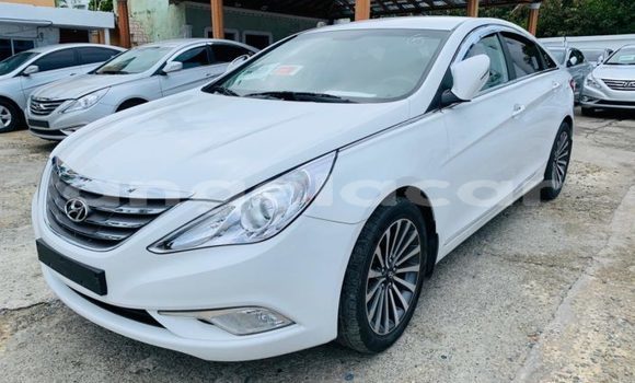 Buy Used Hyundai Sonata White Car in Luanda in Luanda Province Buy Used Hyundai Sonata White Car in Luanda in Luanda Province