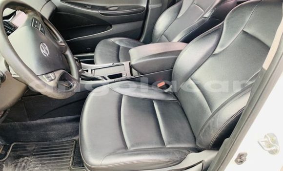 Buy Used Hyundai Sonata White Car in Luanda in Luanda Province Buy Used Hyundai Sonata White Car in Luanda in Luanda Province