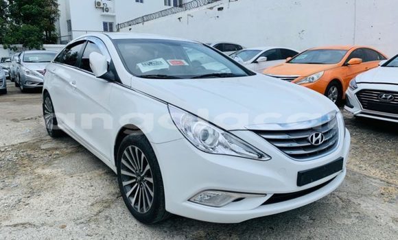 Buy Used Hyundai Sonata White Car in Luanda in Luanda Province Buy Used Hyundai Sonata White Car in Luanda in Luanda Province