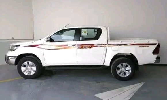 Comprar Usado Toyota Hilux Branco Carro em Lobito em Benguela