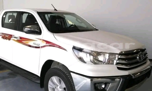 Buy Used Toyota Hilux White Car in Lobito in Benguela Buy Used Toyota Hilux White Car in Lobito in Benguela