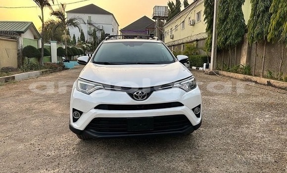 Comprar Usado Toyota RAV4 Branco Carro em Luanda em Luanda Province Comprar Usado Toyota RAV4 Branco Carro em Luanda em Luanda Province