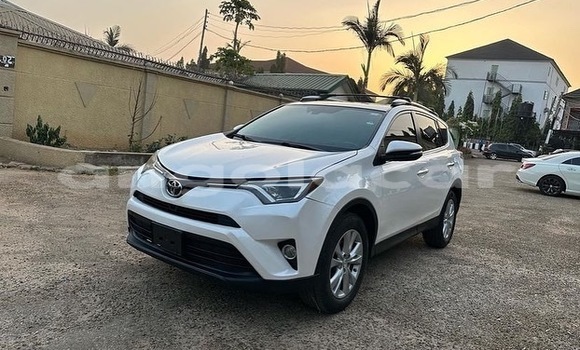 Comprar Usado Toyota RAV4 Branco Carro em Luanda em Luanda Province Comprar Usado Toyota RAV4 Branco Carro em Luanda em Luanda Province