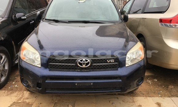 Comprar Usado Toyota RAV4 Azul Carro em Luanda em Luanda Province Comprar Usado Toyota RAV4 Azul Carro em Luanda em Luanda Province